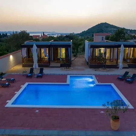 Exotic Mobile In Drage With Swimming Pool * Pakoštane
